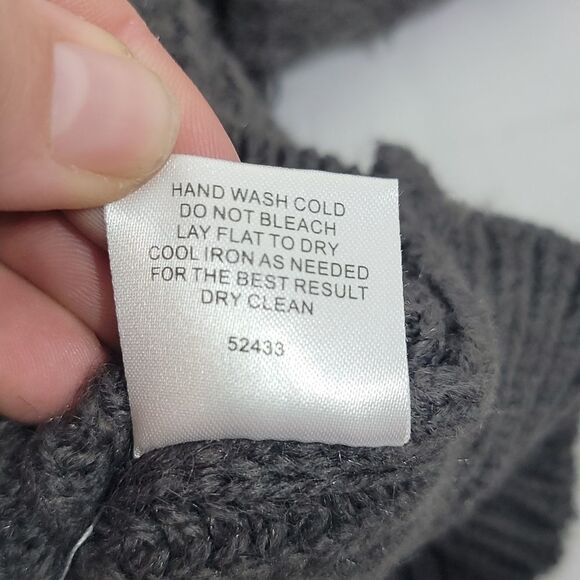 𝅺gray Free Generation Destructed Fringe Sweater with adorable details siz… - Picture 6 of 9